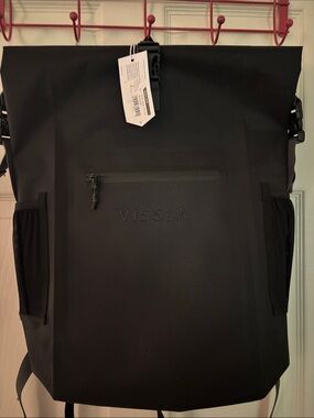 VISSLA Matte Black North Seas 18L Dry Backpack